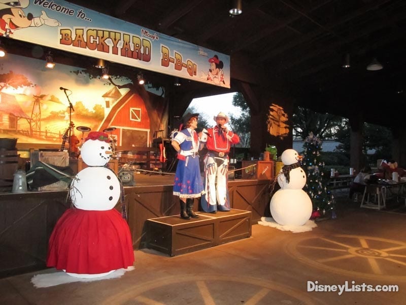 Mickey's BBQ-Stage in Winter